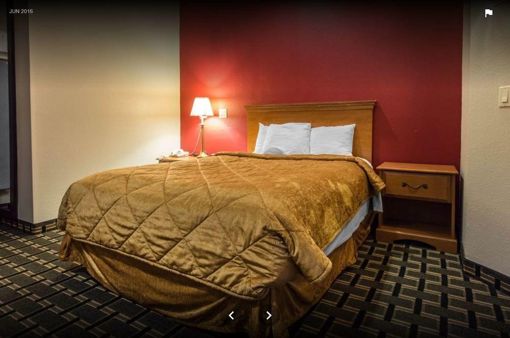 Econo Lodge Inn & Suites Peoria Illinois Ngoại thất bức ảnh