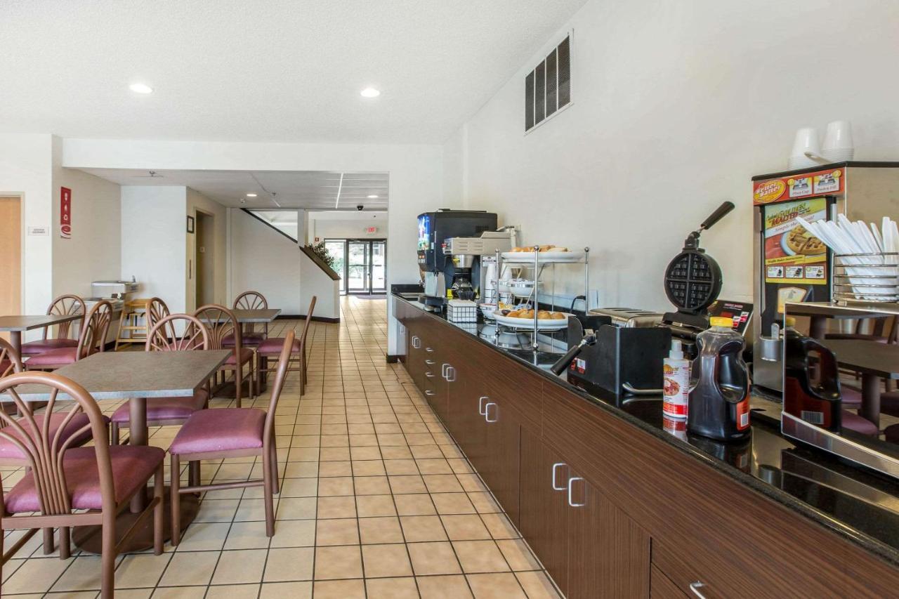 Econo Lodge Inn & Suites Peoria Illinois Ngoại thất bức ảnh