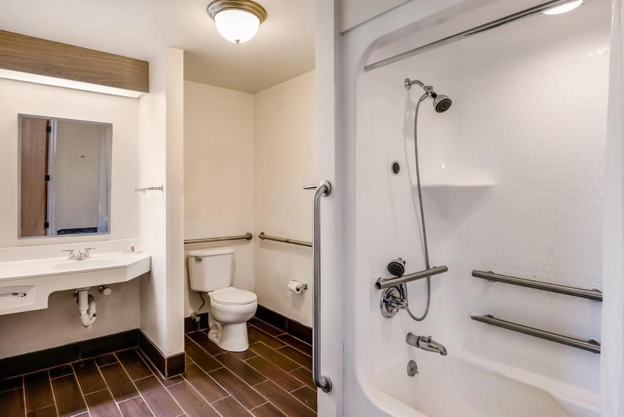 Econo Lodge Inn & Suites Peoria Illinois Ngoại thất bức ảnh