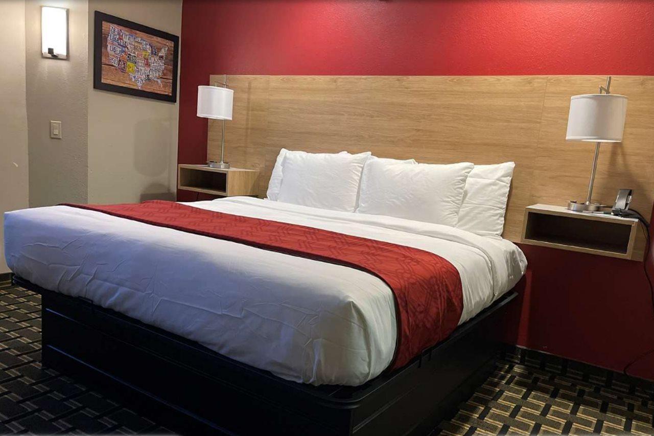 Econo Lodge Inn & Suites Peoria Illinois Ngoại thất bức ảnh
